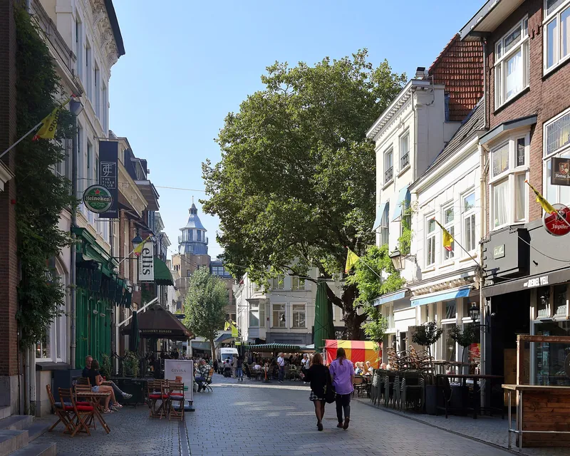 Sint Janstraat richting de Grote Markt in Breda